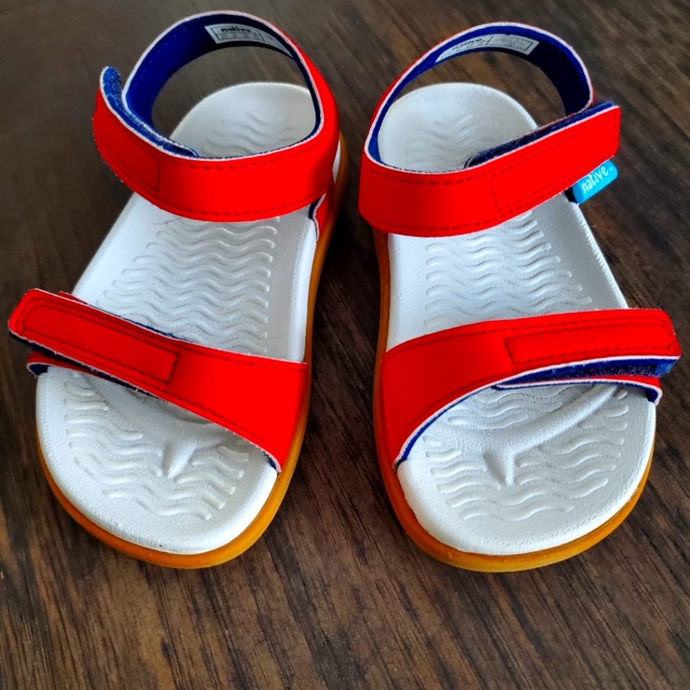 Native charlie sandals size 7